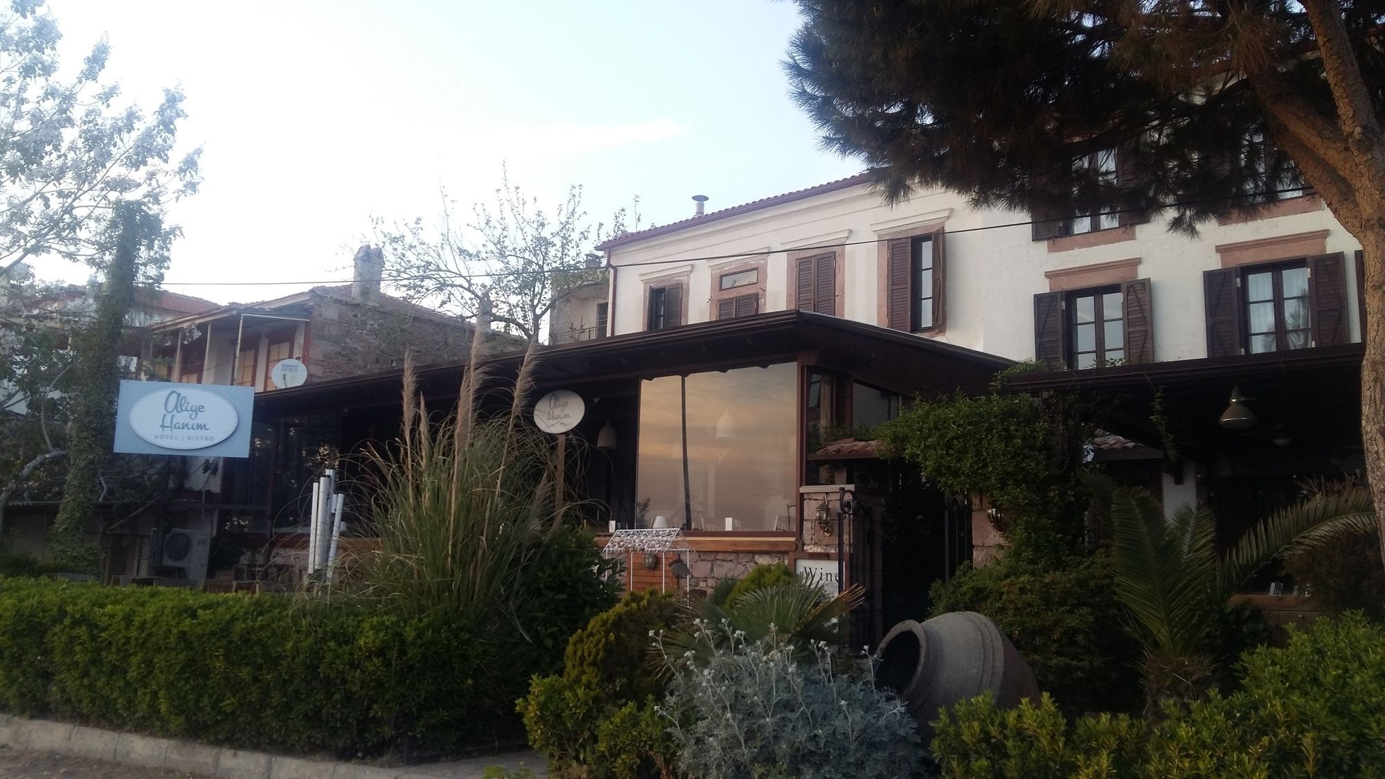 Aliye Hanim Ayvalı المظهر الخارجي الصورة